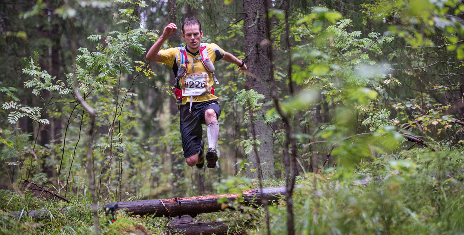 Lentävä polkujuoksija Sami Vähänen. Kuva: Poppis Suomela